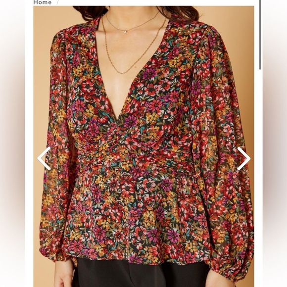 PLEIONE V-NECK PUFF SLEEVE TOP - Picture 2 of 9